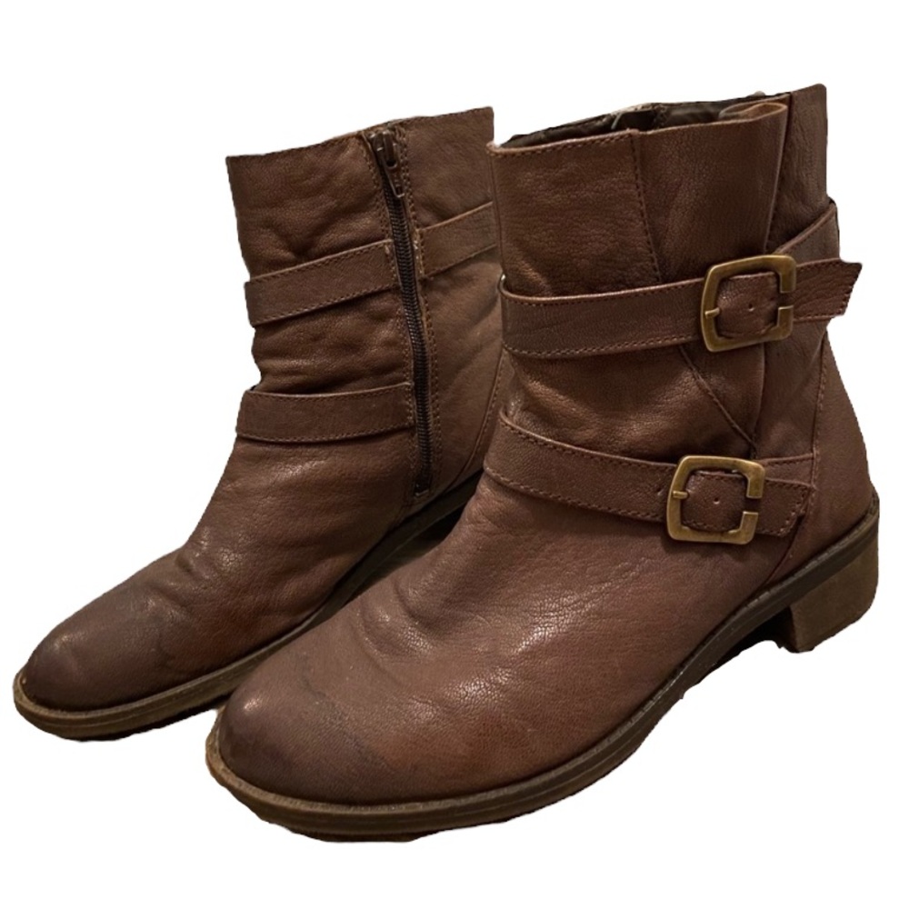 Buckled Leather Boots Naturalized Mona